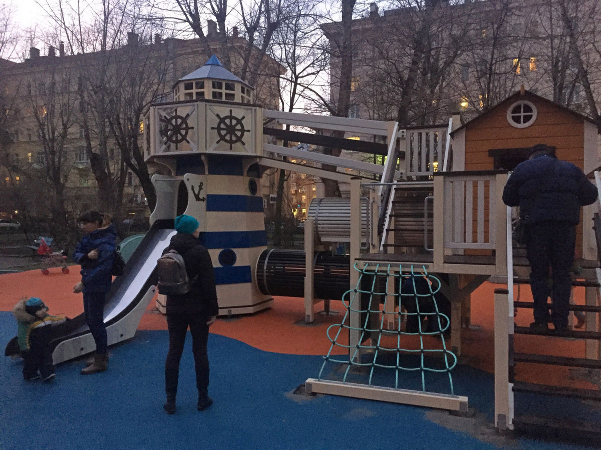 Возраст, в котором допустимо посещение ребёнком детской площадки -  dvorick.ru