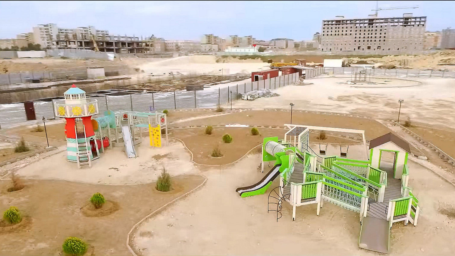 О том, всегда ли неудобно покрытие детской площадки из крупного песка -  dvorick.ru